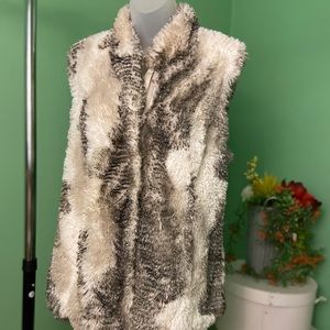 Cabi sleeveless vest Faux Fur Aspen